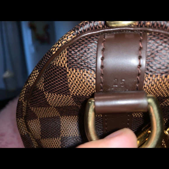 Louis Vuitton - Picture 4 of 8